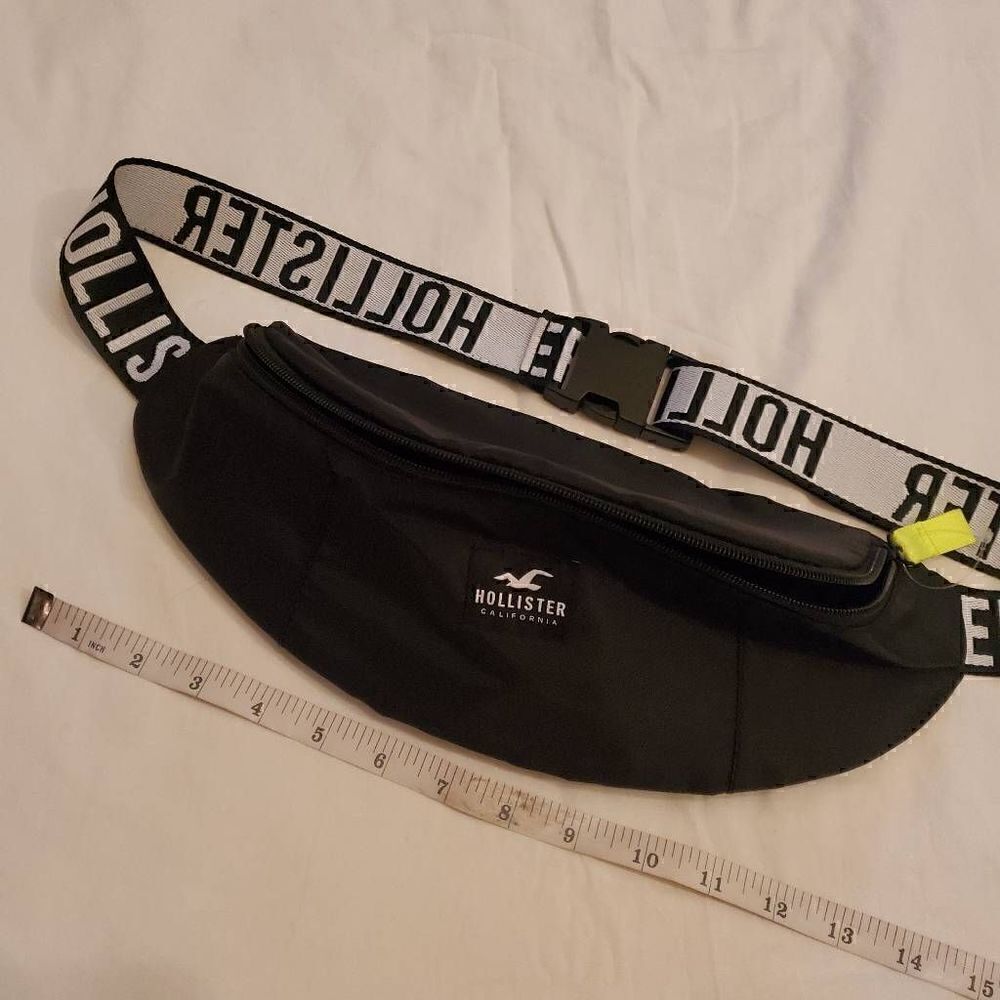 Hollister black logo fanny pack New - Picture 3 of 8